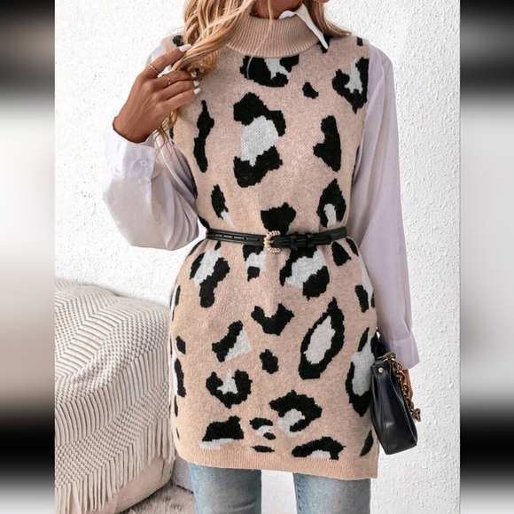 Women's Leopard Jacquard Sweater Vest - Picture 1 of 5